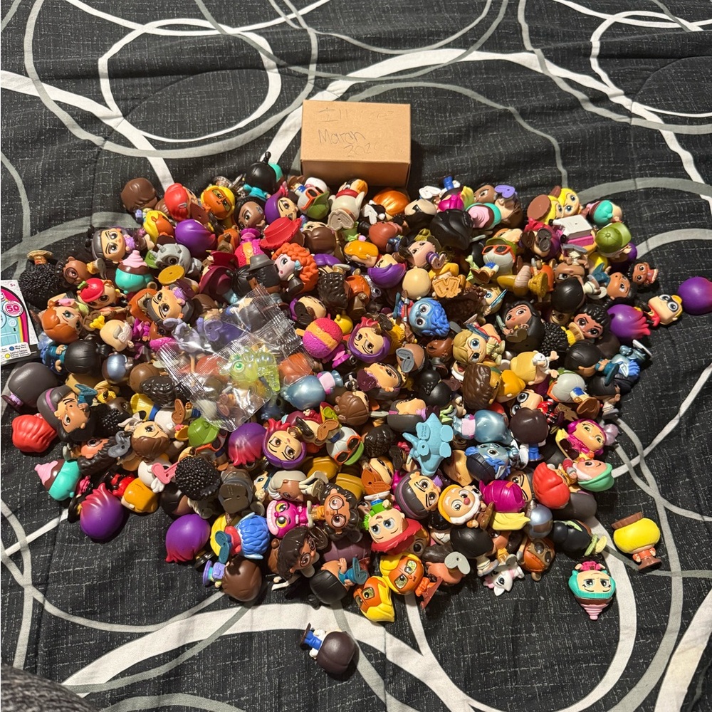 Assorted Kids Toy Figures - Mixed Color Blind Bag Heads